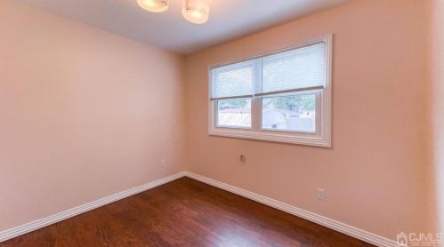 54 Morgan Dr, Edison NJ 08817-3520 exterior