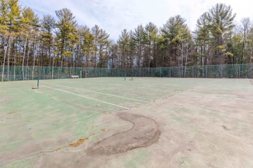 8 Frd Lndg Dr, Dover NH 03820-4552 exterior