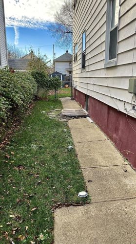 1323 Muskegon Ave, Grand Rapids MI 49504-3250 exterior