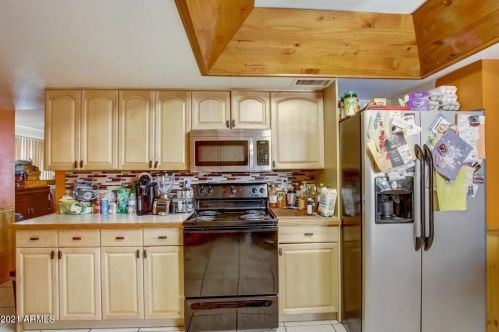 3326 Evans Dr, Phoenix AZ 85032-5575 exterior