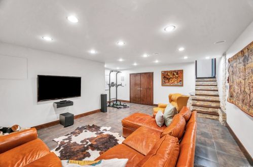 795 Kearny Dr, Valley Stream NY 11581-3624 exterior