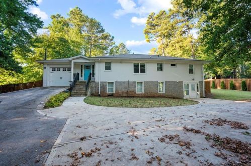 1841 Gainsborough Dr, Atlanta GA  30341-1013 exterior