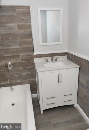 4507 Chestnut Ave, Camden NJ 08109-2504 exterior