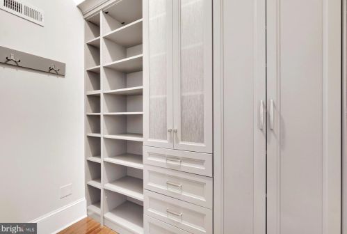 2022 Locust St, Philadelphia PA 19103-5614 exterior