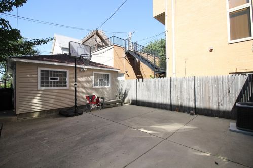 3050 Oakley Ave, Chicago IL 60636-3633 exterior