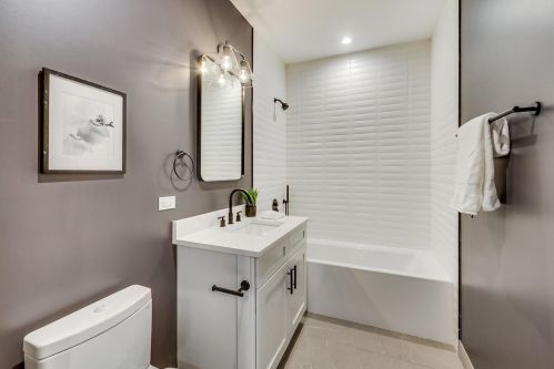 1330 Western Ave, Chicago IL 60622 exterior