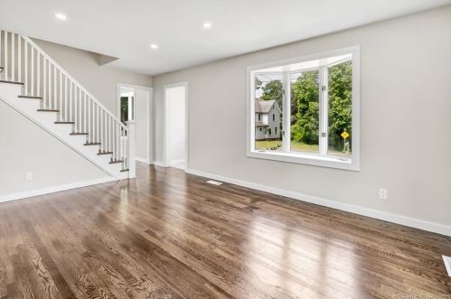 131 High St, Derby CT 06418-2721 exterior