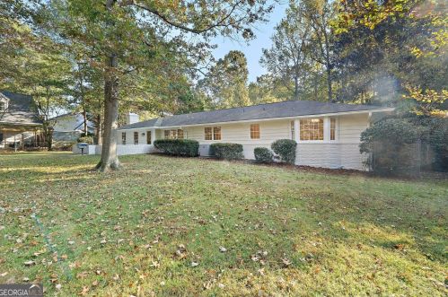 7330 Hunters Branch Dr, Atlanta GA  30328-1721 exterior