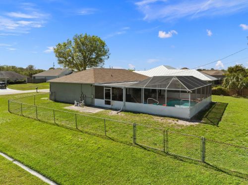 107 Ridgecrest Dr, Fort Pierce FL  34953-5450 exterior