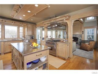 3 Stoney Point Rd, Westport CT  06880-5922 exterior