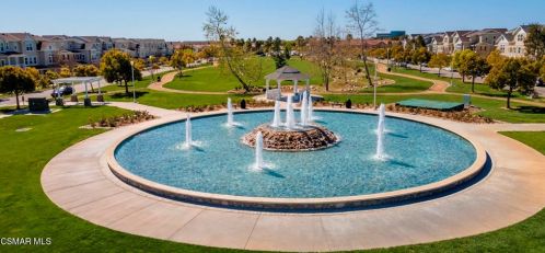 3204 Lisbon Ln, Oxnard CA 93036-7623 exterior