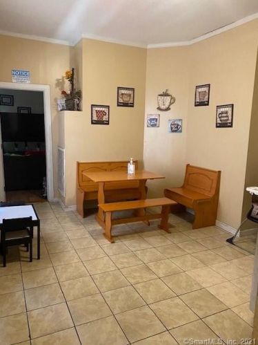 34 Lincoln St, New Britain CT 06052-1638 exterior