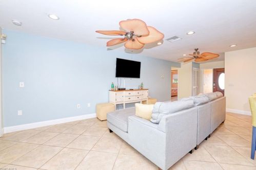 726 97 Ave, Naples FL 34108-2283 exterior