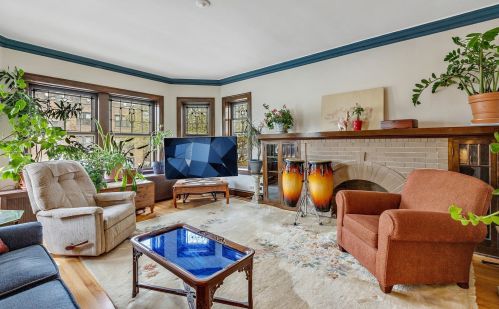 6604 Campbell Ave, Chicago, IL 60645-5019