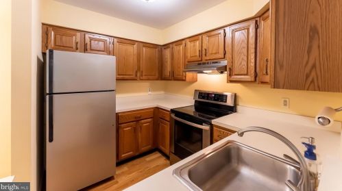 306 Foxcroft Cir, Limerick PA 19468-1538 exterior