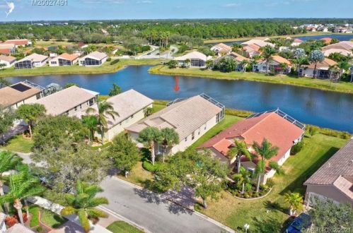 332 Shoreline Cir, Fort Pierce FL 34986-2913 exterior