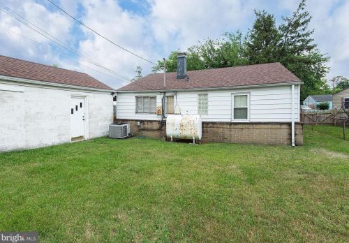 912 Edgerly Rd, Glen Burnie MD 21060-7305 exterior