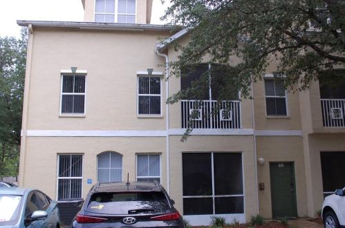 5040 Sunridge Palms Dr, Tampa FL 33617-1400 exterior