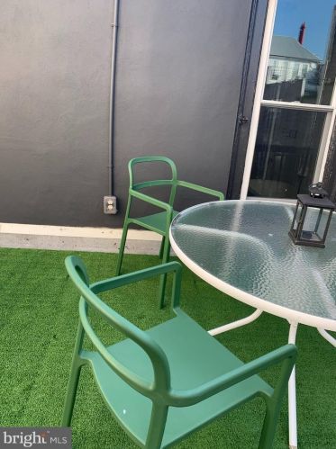 405 Fairmount Ave, Philadelphia PA 19123-2809 exterior