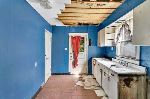 2317 Milligan Ave, Pittsburgh PA 15218-2241 exterior