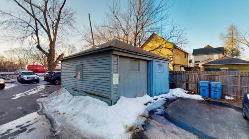 546 Church St, New Britain CT 06051-2312 exterior