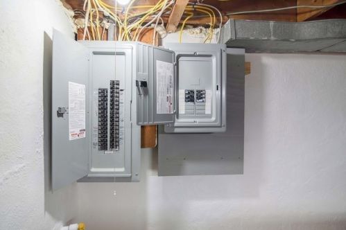 1110 Amostown Rd, West Springfield MA 01089-4309 exterior