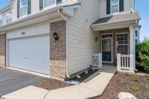 944 Bluebell Cir, Joliet, IL 60431-8874