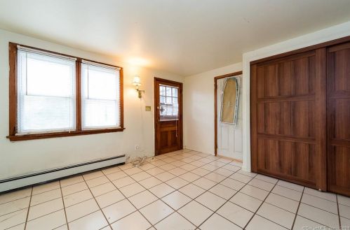 1075 Poquonock Ave, Windsor CT 06095-1234 exterior