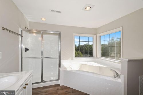 6149 Cobbs Rd, Alexandria VA 22310-1647 exterior