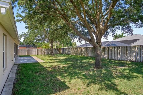 780 Jordan Ter, Fort Pierce FL  34983-1272 exterior