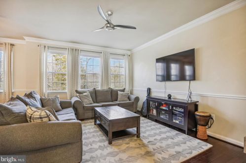 3570 Huntley Manor Ln, Alexandria VA  22306-5111 exterior