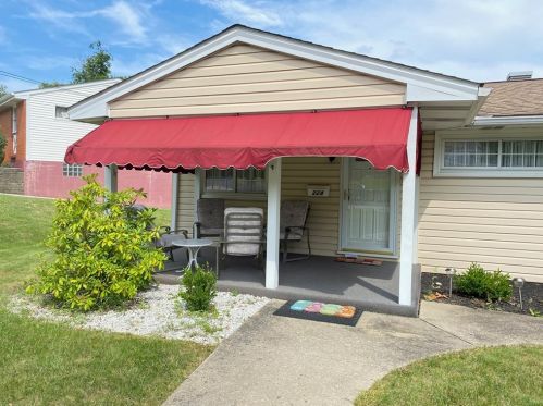 224 Elfort Dr, Pittsburgh, PA 15235-2366