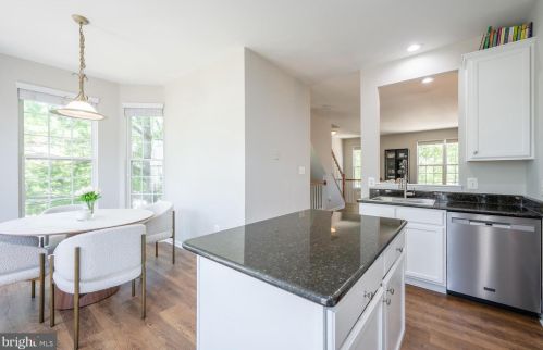 6940 Lerwick Ct, Alexandria VA  22315-5717 exterior