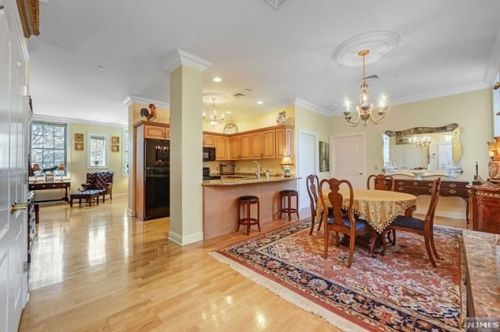 5203 Rio Vis Dr, Mahwah NJ 07430-4511 exterior