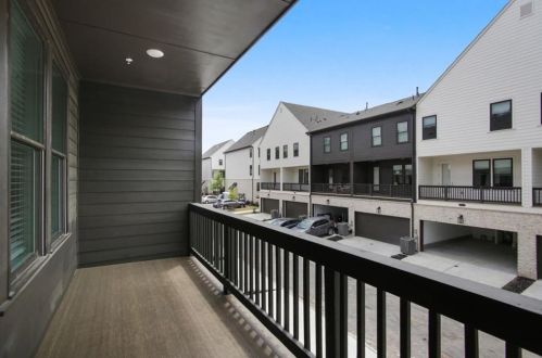 6607 Beacon Dr, Atlanta GA 30328 exterior