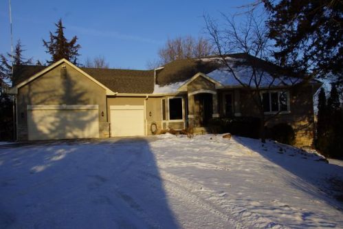 10775 Poppitz Ln, Chaska, MN 55318-9287