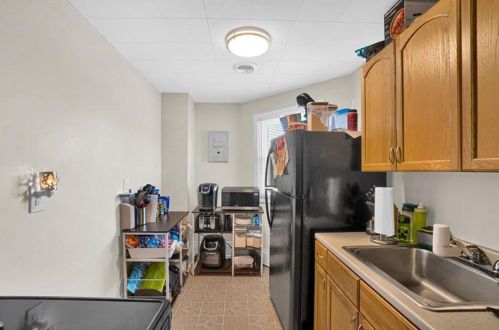 24 Mainsgate St, Pittsburgh PA 15205-2247 exterior