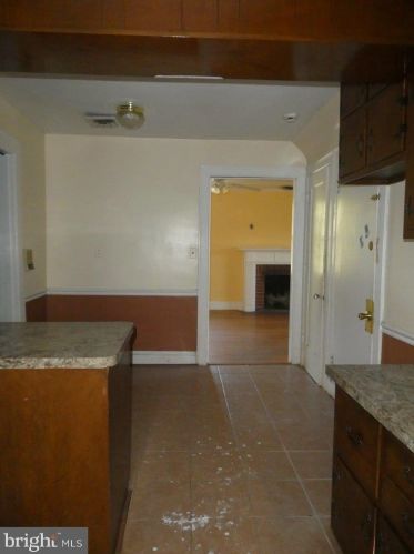 10408 New Hampshire Ave, Silver Spring MD 20905-3918 exterior