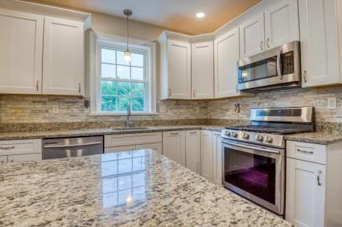 362 Grant Rd, Newmarket NH 03857-2108 exterior