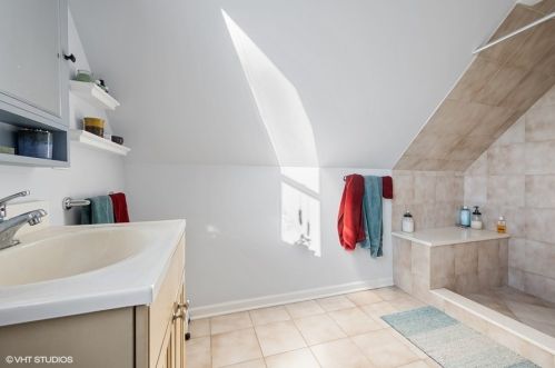 2212 Sunnyside Ave, Chicago IL 60630-3925 exterior