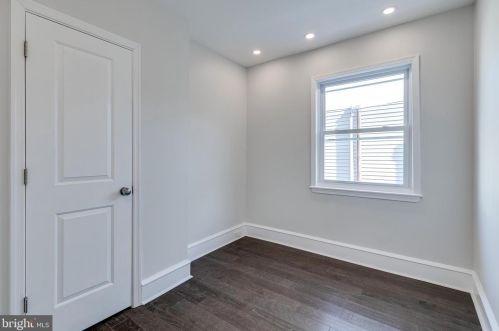 1619 6th St, Philadelphia PA  19122-2910 exterior