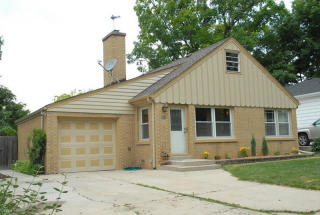 335 115th St, Milwaukee, WI 53226-4013