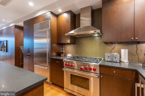 1436 Bainbridge St, Philadelphia PA 19146-1807 exterior