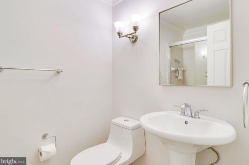 6636 Hampton View Pl, Mc Lean VA 22101-6003 exterior