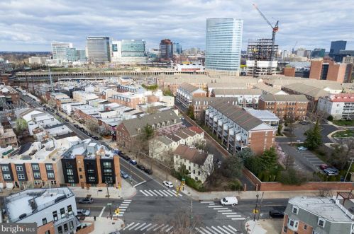 2501 Christian St, Philadelphia PA 19146-2322 exterior