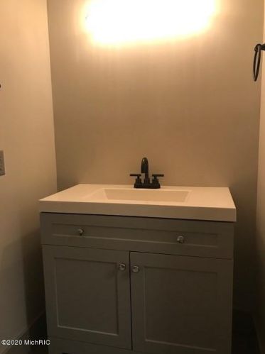 3119 Riviera Dr, Grand Rapids MI 49512-1862 exterior