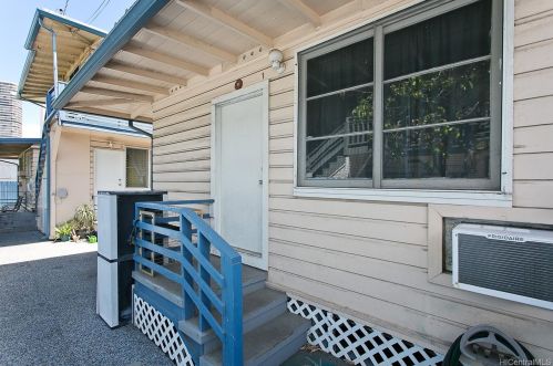 607 Isenberg St, Honolulu, HI 96826-4539