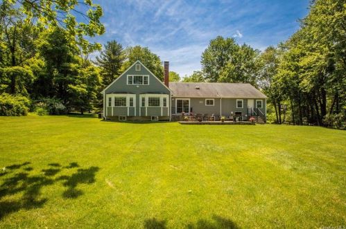 15 Cypress Ln, Briarcliff NY 10510-1215 exterior