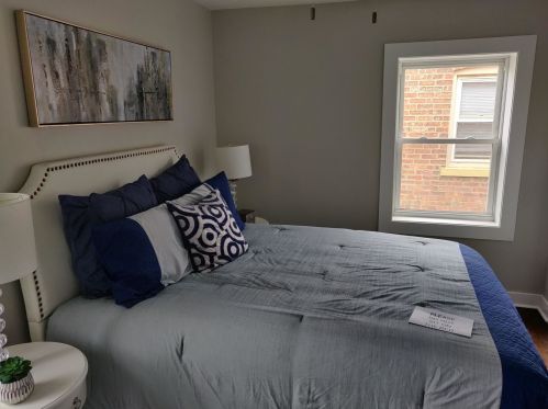 10814 Eberhart Ave, Chicago IL 60637-2403 exterior