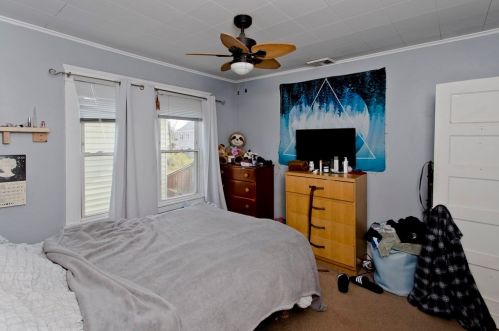 207 Montgomery St, Chicopee MA 01020-1910 exterior